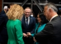 Fmv8gEOWIAEINmN El Rey de España saluda al presidente de Melilla en la inauguración de Fitur 2023