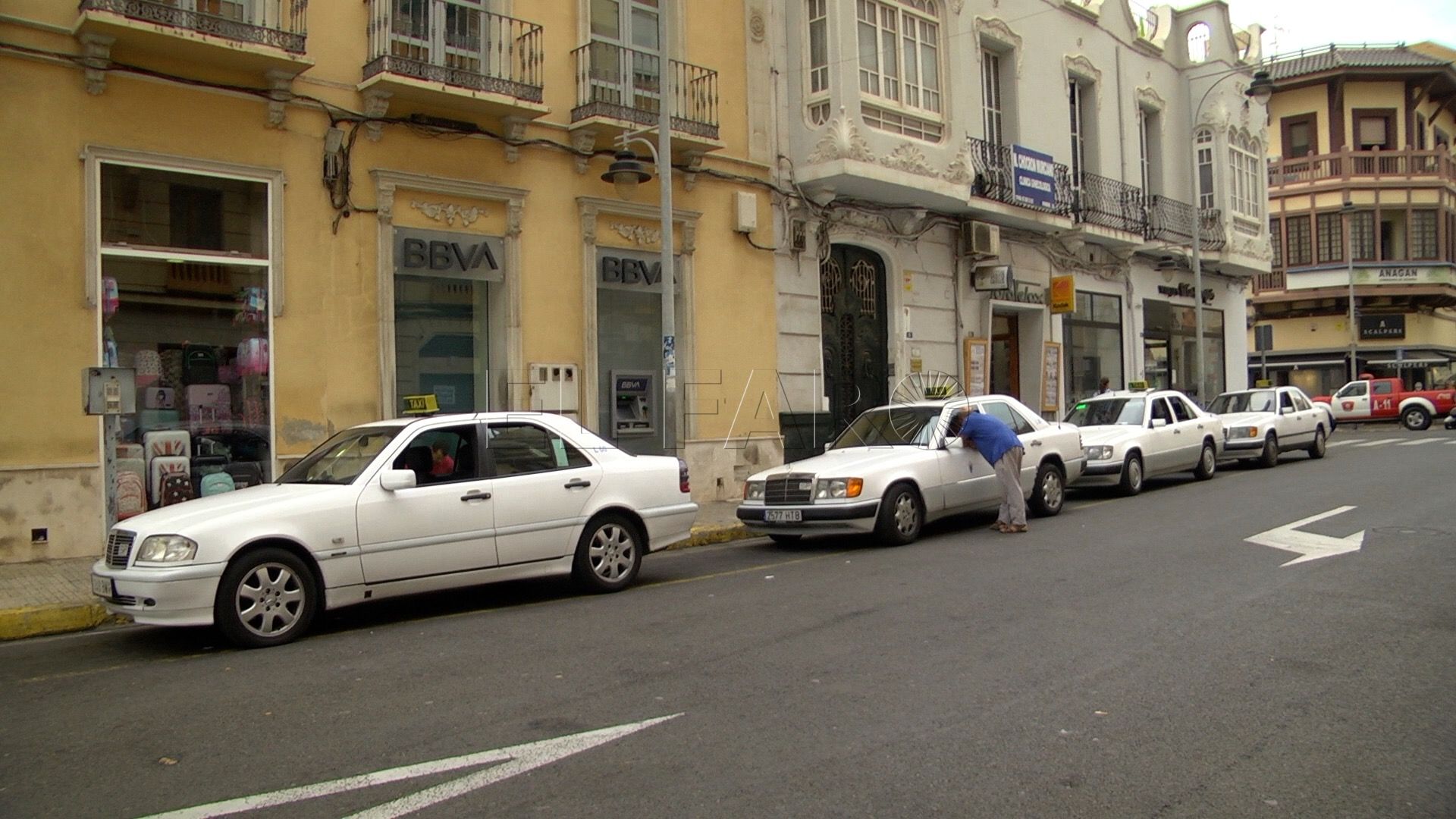 La parada de taxis para la Feria aún sigie en el aire 1 Podemos reclama nuevos sistemas telemáticos para solicitar servicios de taxi