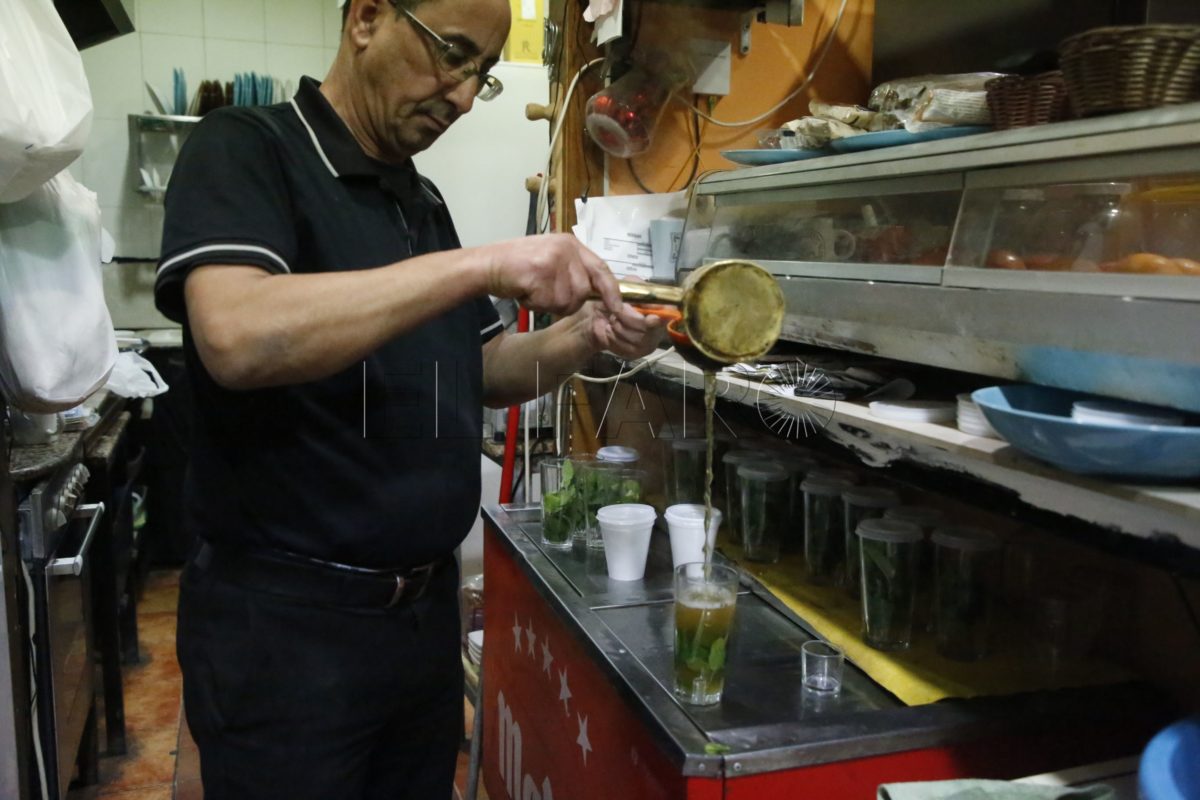 MG 4697 e1674827059416 El té moruno, una de las bebidas más típicas de Melilla