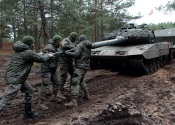 Tanques Leopard españoles FAES advierte de que España no debería comprometer los tanques Leopard-2A4 porque dejaría sin cobertura defensiva a Melilla y Ceuta