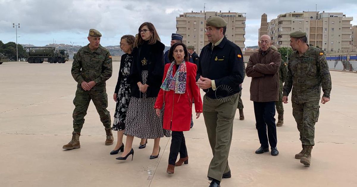 Margarita Robles preside el homenaje a los caídos en la Base Alfonso XIII