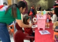 WhatsApp Image 2023 01 03 at 12.03.36 12 Vecinos Solidarios reparten juguetes e ilusión entre los niños de Melilla