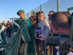 WhatsApp Image 2023 01 05 at 17.55.14 1 Más de mil personas reciben a los Reyes Magos en el Puerto Noray