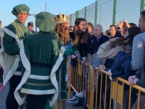 WhatsApp Image 2023 01 05 at 17.55.14 2 Más de mil personas reciben a los Reyes Magos en el Puerto Noray