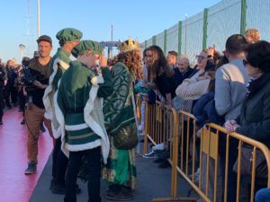 WhatsApp Image 2023 01 05 at 17.55.15 Más de mil personas reciben a los Reyes Magos en el Puerto Noray