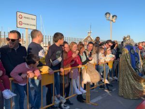 WhatsApp Image 2023 01 05 at 17.55.18 1 Más de mil personas reciben a los Reyes Magos en el Puerto Noray