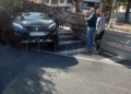 WhatsApp Image 2023 01 18 at 15.22.44 Una mujer se salva de milagro tras desplomarse un árbol sobre el coche que conducía en el Tesorillo