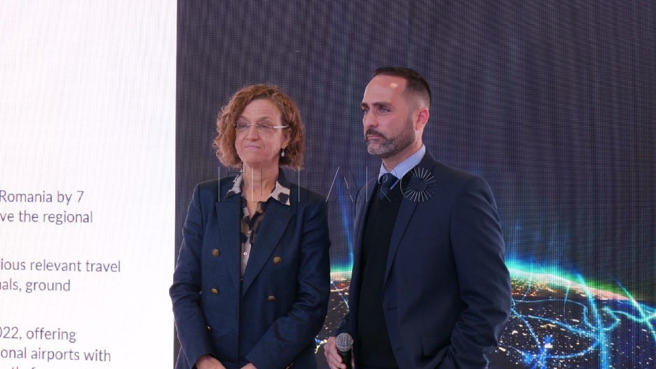 Gloria Rojas junto a Jesús Miranda, jefe de Instrucción de Air Connect