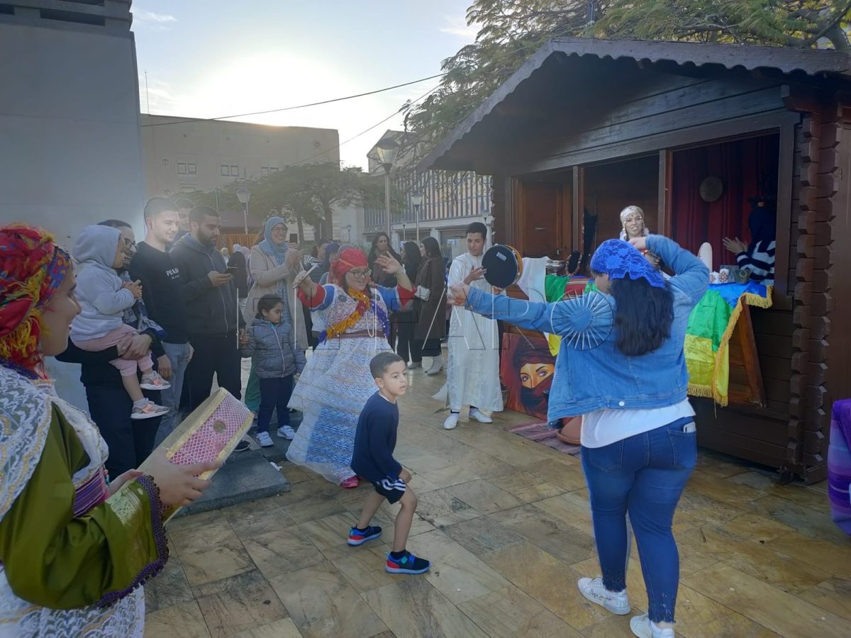 f0f8c0f0 74c2 4fa6 9357 099a543220d3 e1673807628724 Cientos de melillenses disfrutan de la Feria Amazigh para cerrar las actividades del Año Yennayer 2973