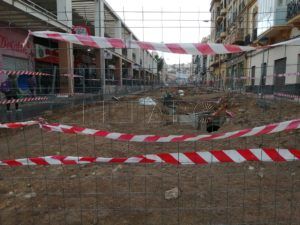obras rastro Los comerciantes del Rastro presentan unas 50 firmas para pedir que se agilicen las obras en la calle García Cabrelles