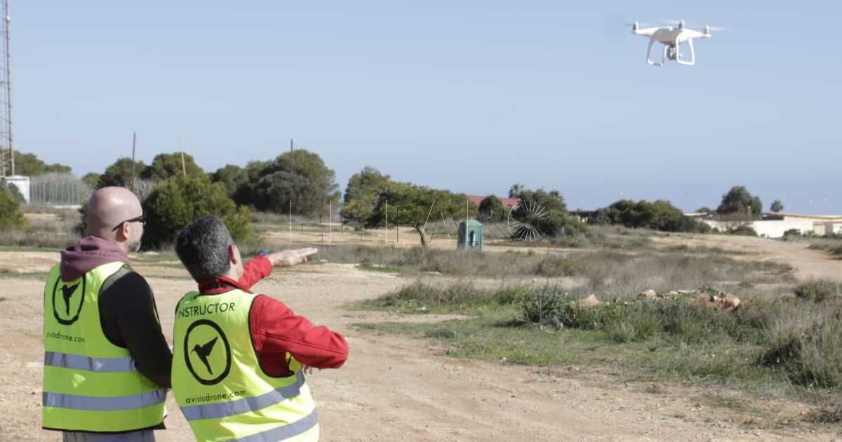 6 1 Catorce policías locales finalizaron con éxito el curso de pilotos de drones y radiofonistas