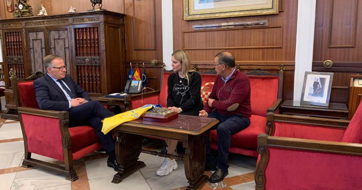 Reunión 3 Eduardo de Castro se reúne con Maryana Kasiv y Miguel Serón para conocer las vías de apoyo al pueblo ucraniano