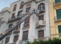 WhatsApp Image 2023 02 09 at 20.51.43 Bomberos interviene en Reyes Católicos por el desprendimiento de cascotes de un edificio