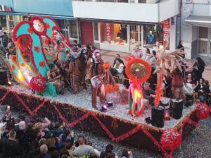 WhatsApp Image 2023 02 26 at 19.17.41 1 2 Melilla se vuelca con un desfile que da por finalizado "a lo grande" el Carnaval