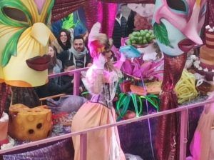 WhatsApp Image 2023 02 26 at 19.17.49 3 Melilla se vuelca con un desfile que da por finalizado "a lo grande" el Carnaval
