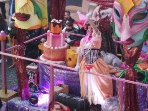 WhatsApp Image 2023 02 26 at 19.17.52 1 2 Melilla se vuelca con un desfile que da por finalizado "a lo grande" el Carnaval