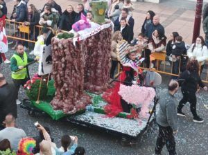 WhatsApp Image 2023 02 26 at 19.18.02 1 2 Melilla se vuelca con un desfile que da por finalizado "a lo grande" el Carnaval