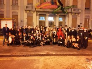 WhatsApp Image 2023 02 26 at 19.44.37 1 Melilla se vuelca con un desfile que da por finalizado "a lo grande" el Carnaval