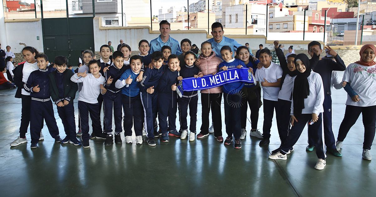 a La UD Melilla visita el CEIP Mediterráneo