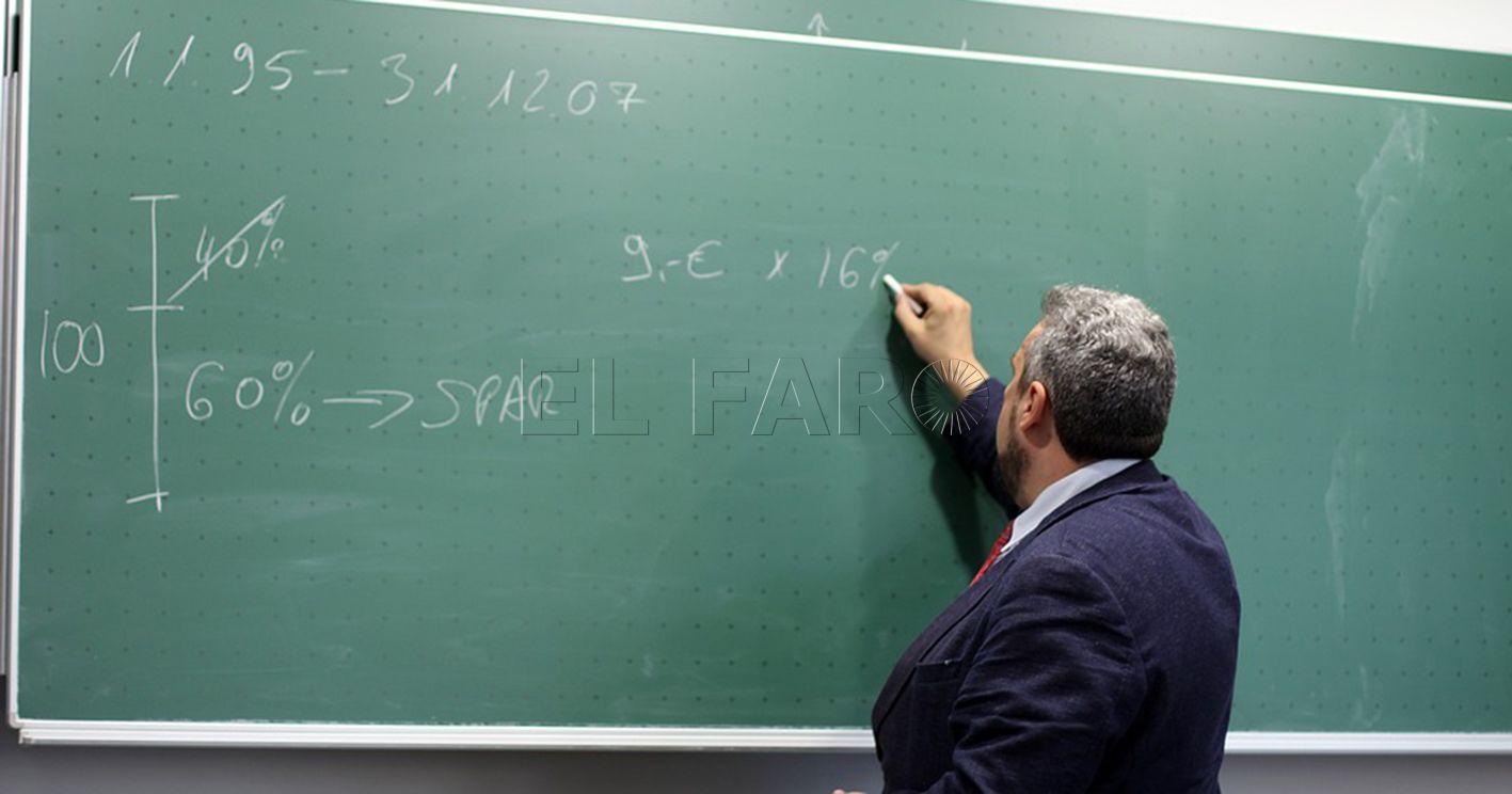 profesor recorte Los profesores verán aumentadas sus retribuciones en 2023 entre 762 y 1.023 euros