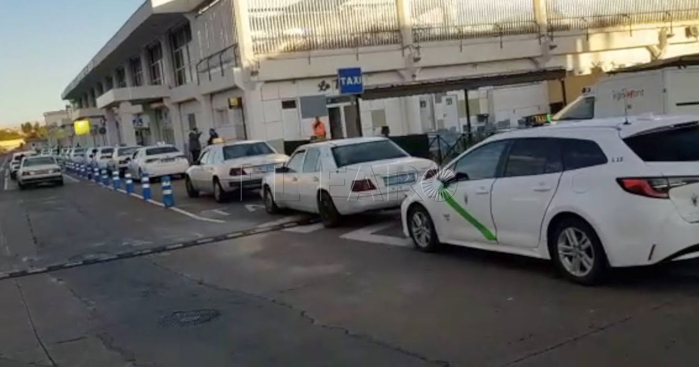 taxis aeropuerto recorte Lamrani recuerda que las VTC no podrán estacionar a menos de 100 metros del aeropuerto