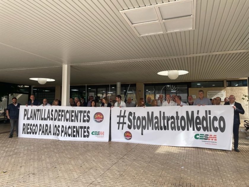 11 huelga e1680180967834 Los sanitarios en huelga esperan reunirse con la delegada del Gobierno en Melilla