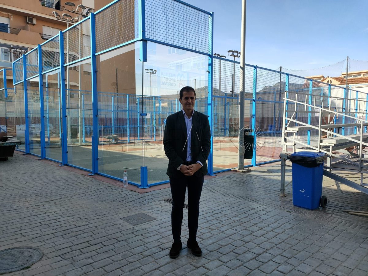 7cb3b241 1313 44af a43d 4b039871e344 e1680254459929 El Área de Deporte presenta el proyecto de remodelación de las pistas de pádel por 43.000 euros