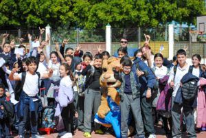 FqUJmBQXoBQaJrc Alegría e ilusión en la visita del Club Melilla Baloncesto al CEIP Reyes Católicos