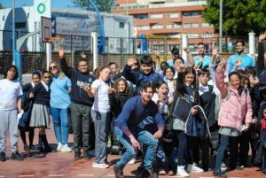 FqUJmBSWYAA66s1 Alegría e ilusión en la visita del Club Melilla Baloncesto al CEIP Reyes Católicos