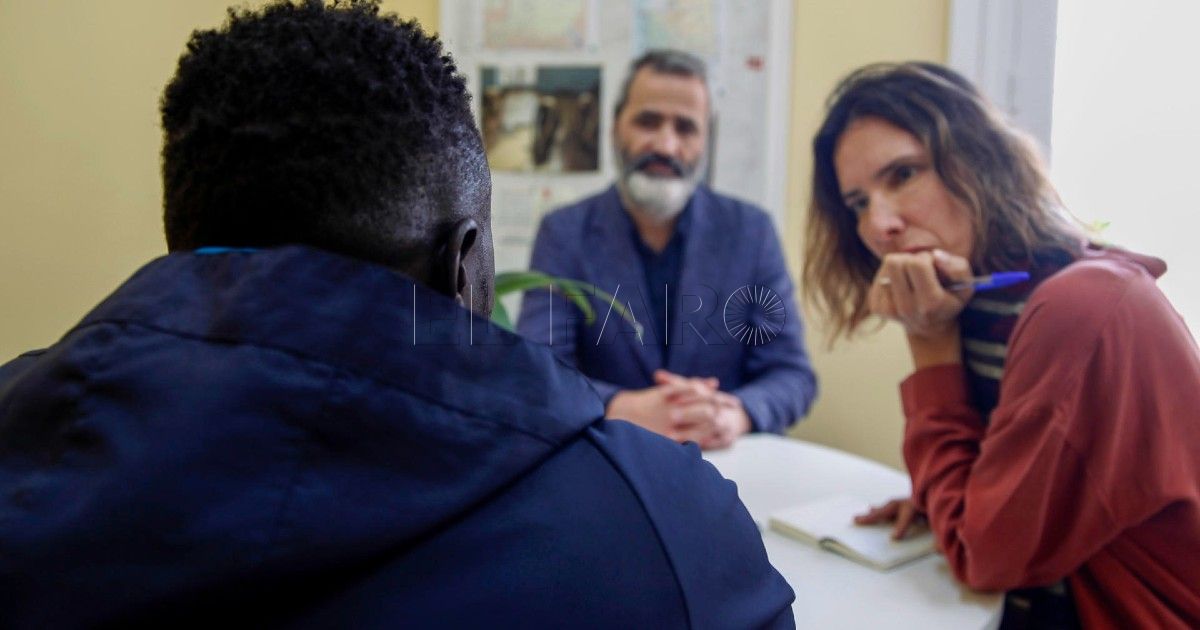 Migrante sudanés entrevistado en Rabat Entrevistado el joven sudanés que pidió asilo en la Embajada española en Rabat hace tres meses