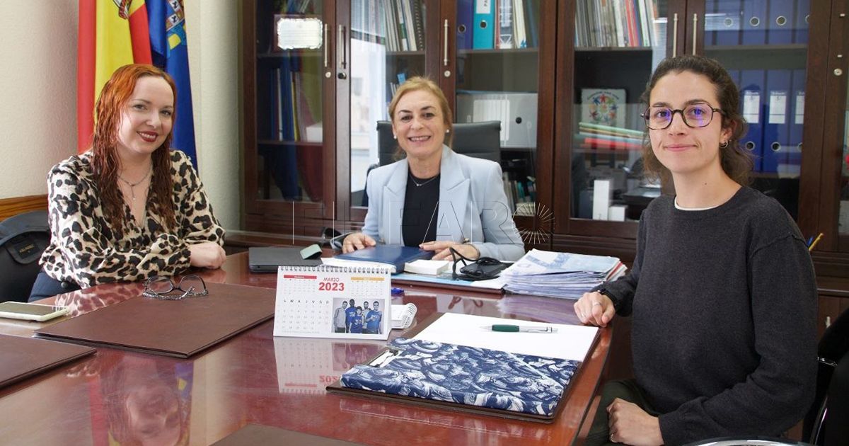 Paqui Maeso Reunión para estudiar la idoneidad de la ubicación de las colonias felinas