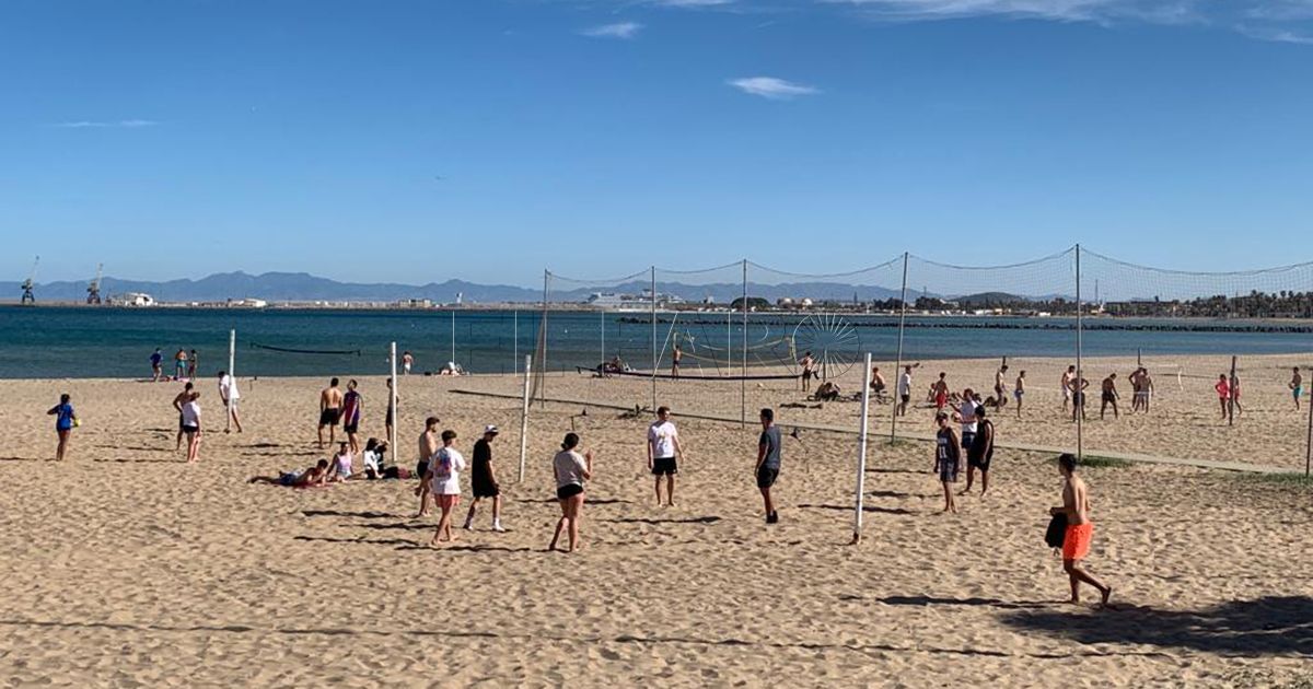 Playa Playas llenas este domingo con temperaturas que han superado los 25 grados