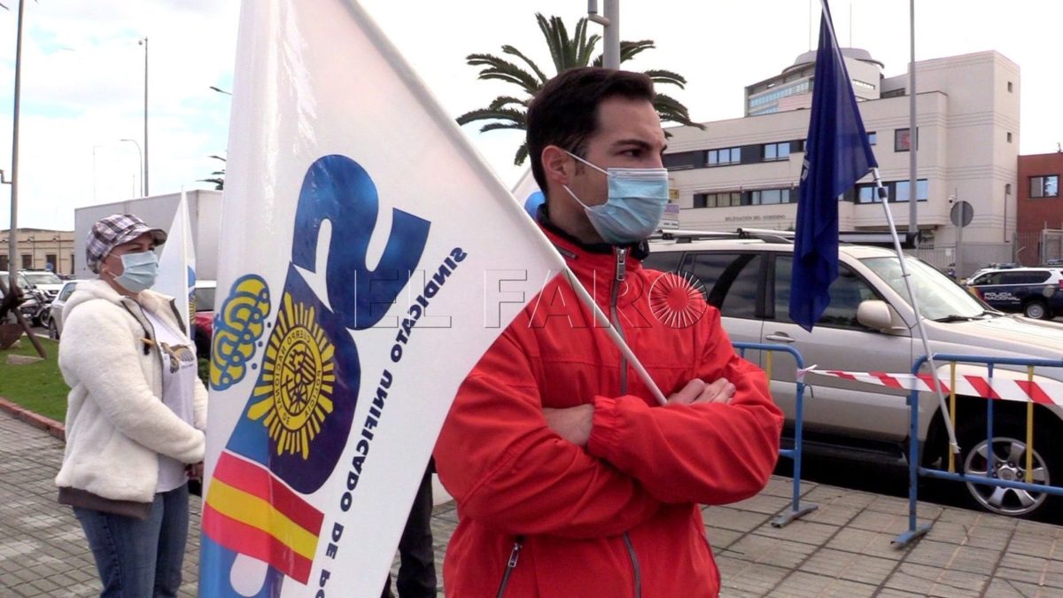 Policías y guardias civiles protestan en Melilla contra reforma que les deja 22desprotegidos en su trabajo diario22 e1678796579106 Policías y guardias civiles se concentran en la Moncloa por una jubilación digna y una plena equiparación salaria
