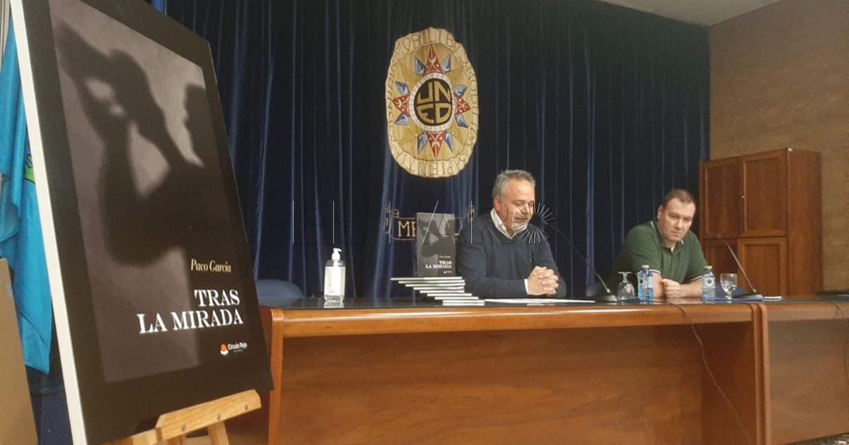 Presentación El melillense Paco García presenta su libro 'Tras la mirada'