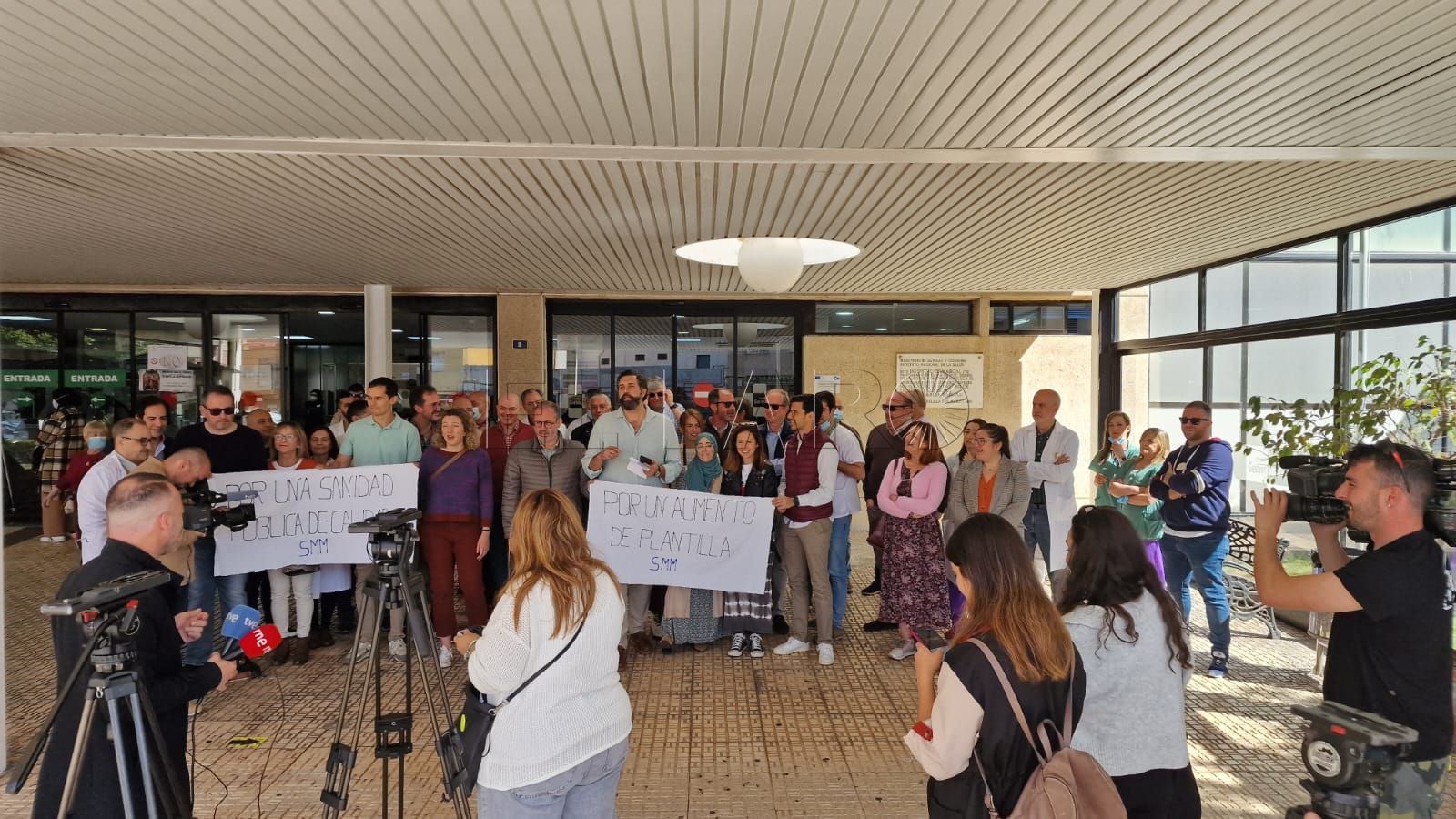 Sanitarios La huelga de los médicos se mantiene en el Hospital Comarcal
