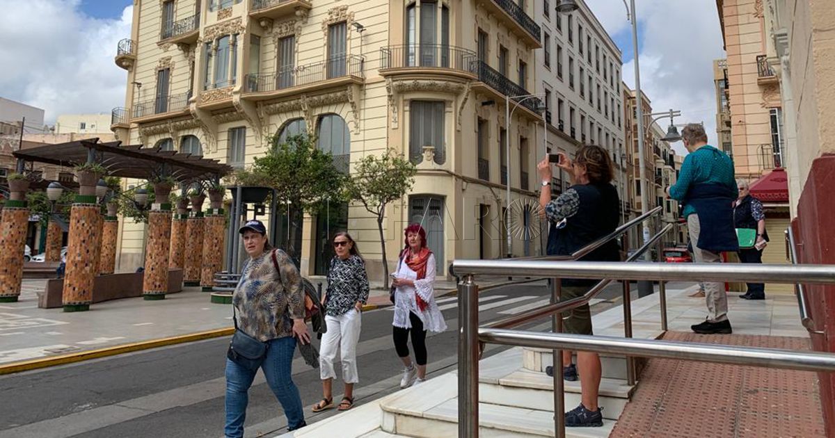 Turistas2 Atraca en Melilla el primer crucero del año con 800 turistas alemanes a bordo