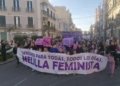 Un centenar de personas salen a la calle al grito de "Ni una más" en la marcha de Melilla Feminista