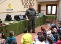 WhatsApp Image 2023 03 14 at 12.44.32 1 Alumnos y profesores del CEIP Juan Caro Romero visitan la Comandancia de la Guardia Civil