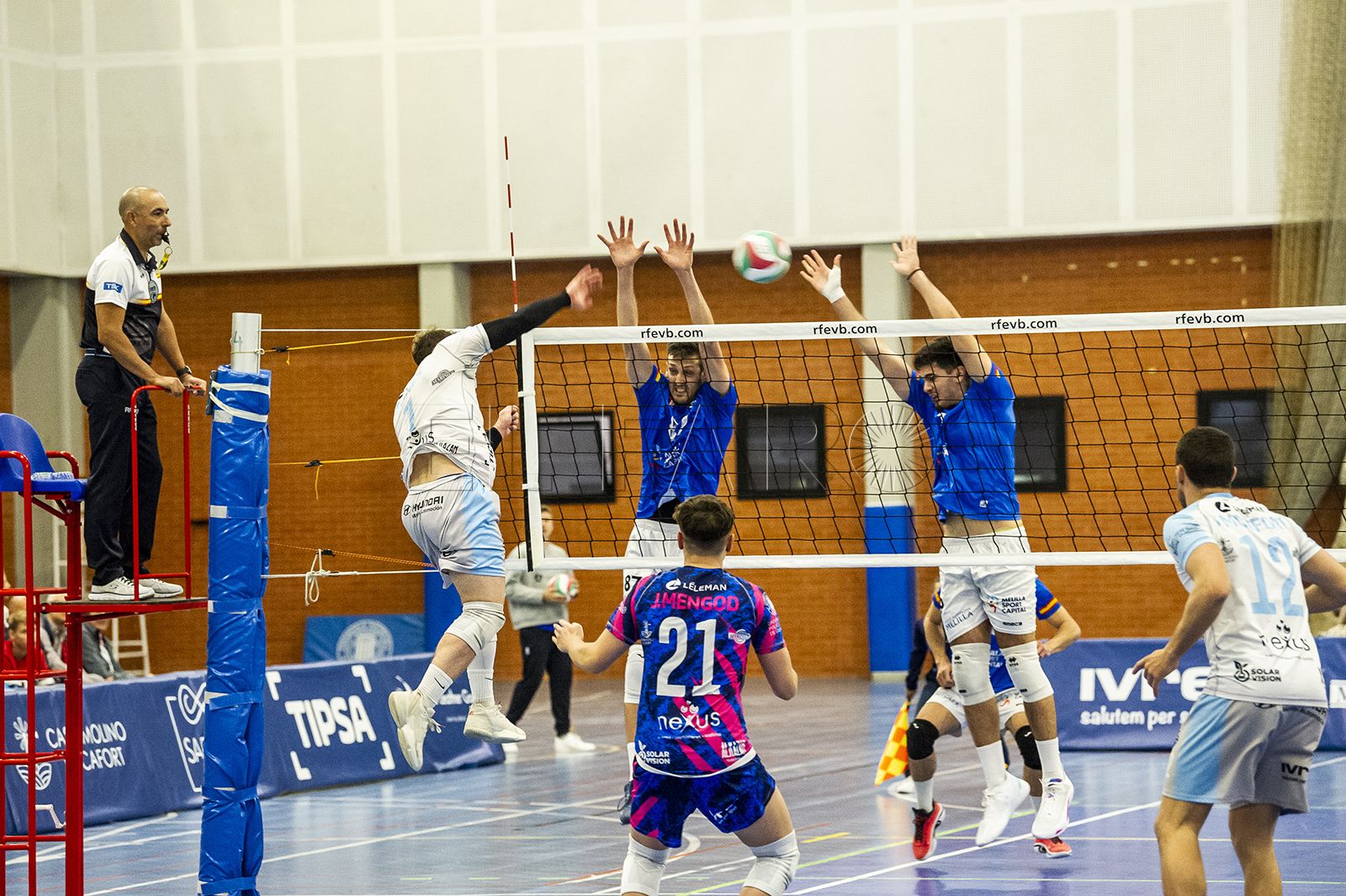 val mel03 imgEs20230325102947 El Léleman Valencia golpea primero en los cuartos
