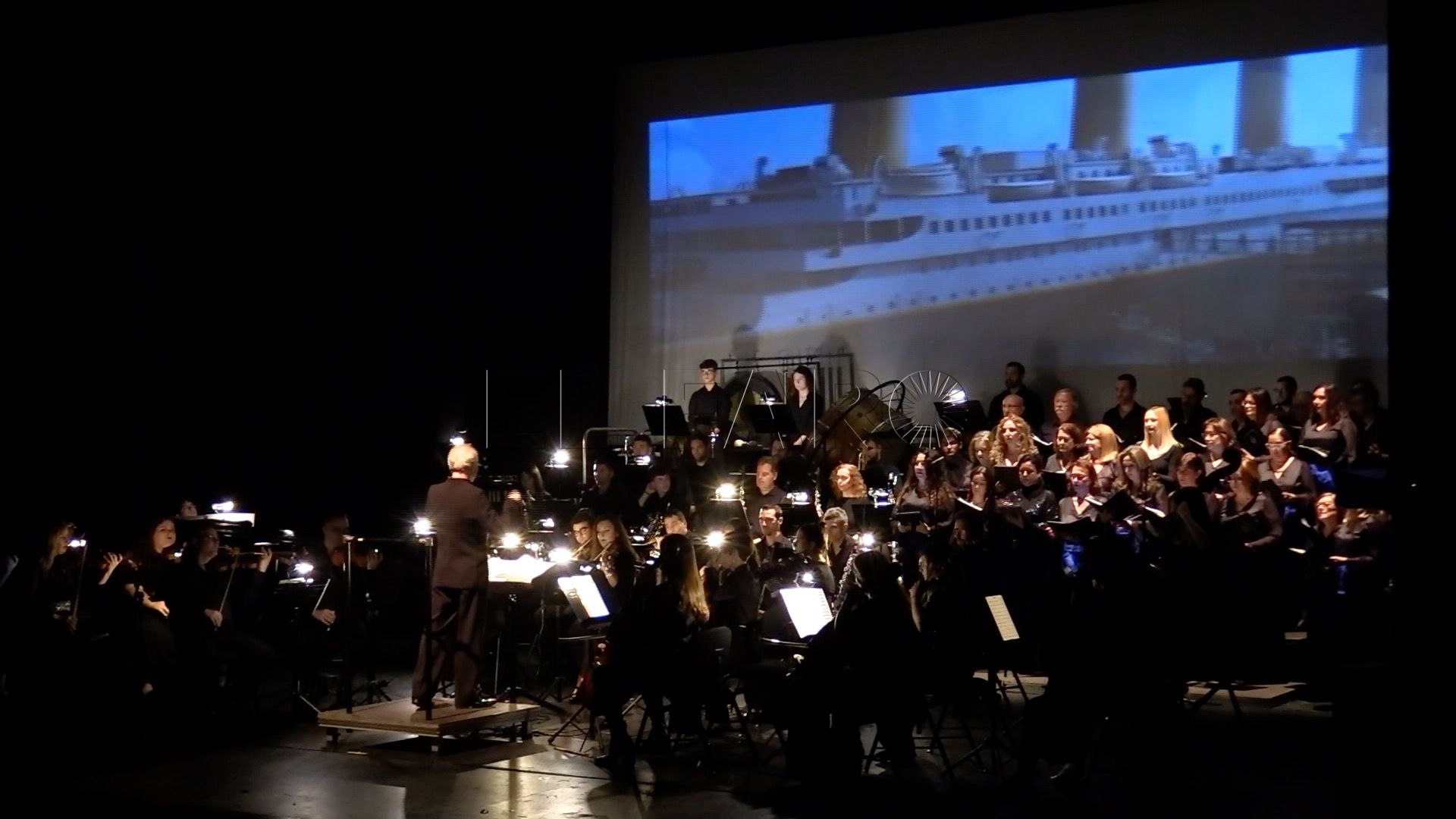 17 1 Lleno absoluto para ver ‘Música de Cine’ de Asbanor