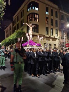 27a38e56 3174 4e05 b21f 4b5c1eb8e3f0 Explosión de juventud en el Santo Entierro