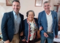 6. El delegado Cristóbal Sánchez Sampalo y el gerente de Clece Miguel Calvente Ayora visitan a Pilar primera responsable del servicio de limpieza del Hospital Pilar, trabajadora de Clece ya jubilada: “Cuando se rompió el depósito de agua, todo el mundo estuvo a una"