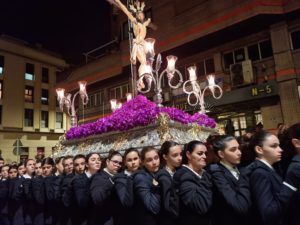 71b73014 50ba 416e 87f2 e79850f62126 Explosión de juventud en el Santo Entierro