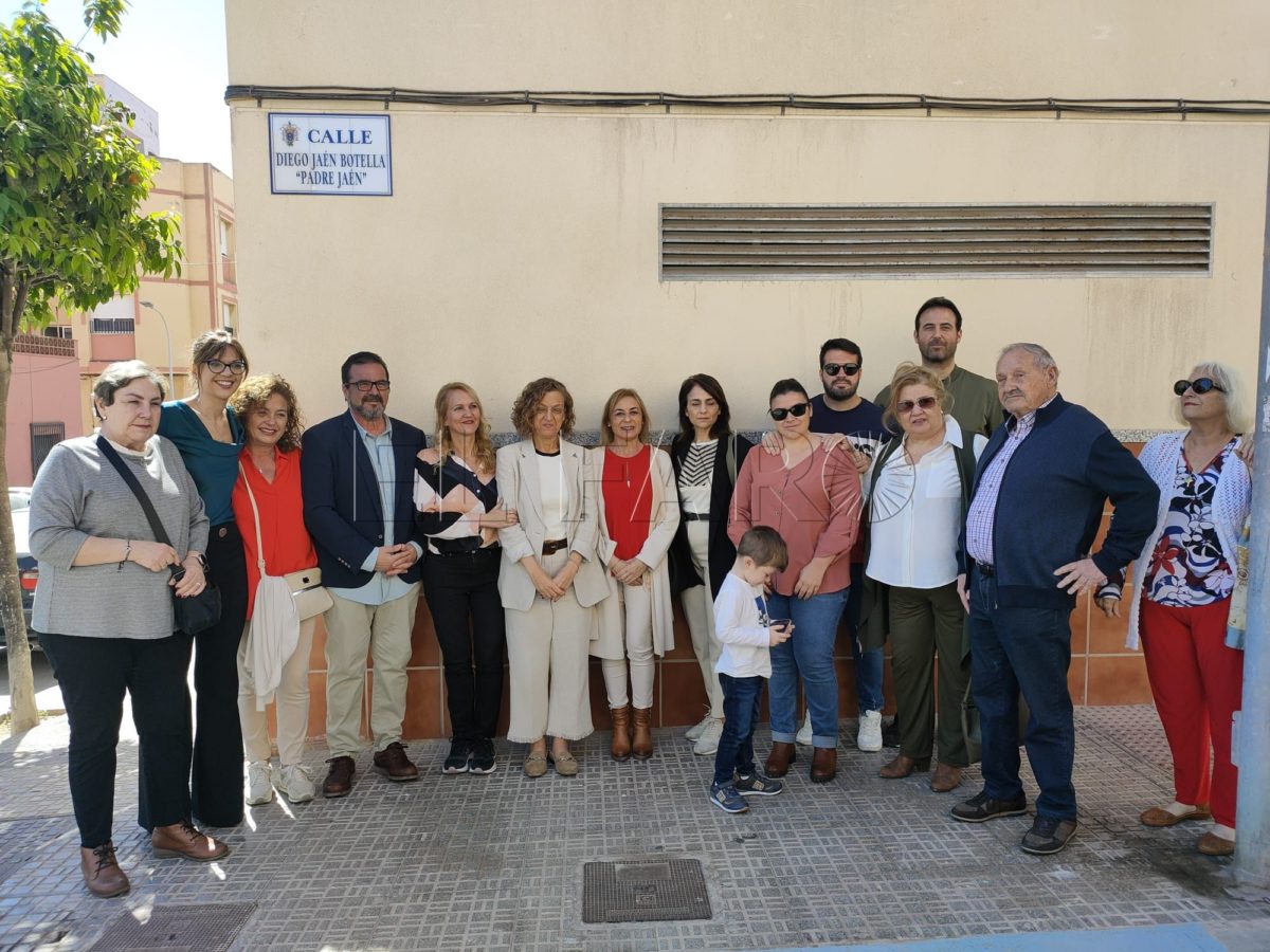 7651eba9 0784 4374 8ce9 8109fe68236d e1680525348277 La Ciudad inaugura la calle Diego Jaén Botella 'Padre Jaén'