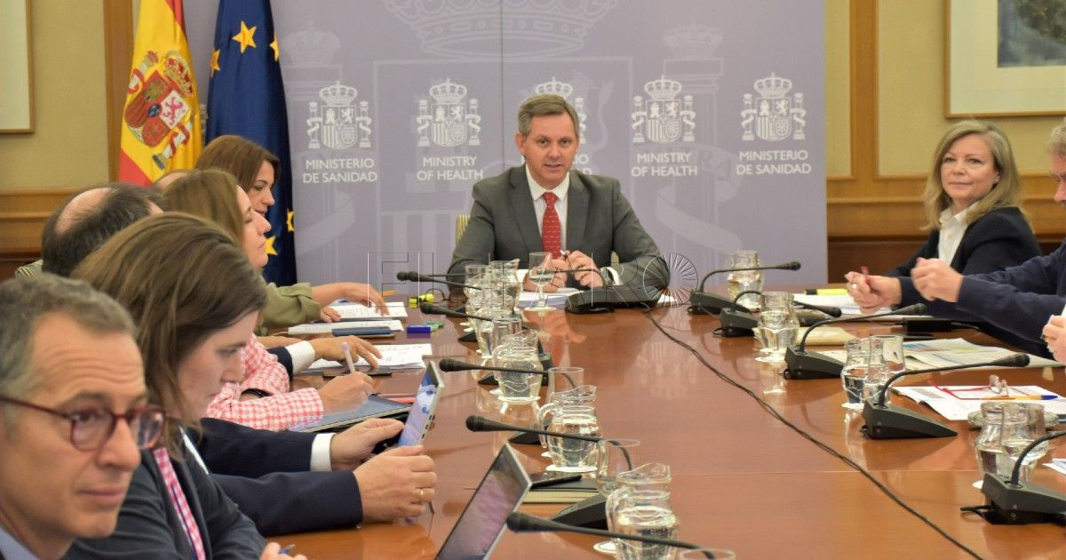 Ministro de Sanidad 1 El ministro de Sanidad acusa al PP de usar la sanidad en Ceuta y Melilla con fin electoralista