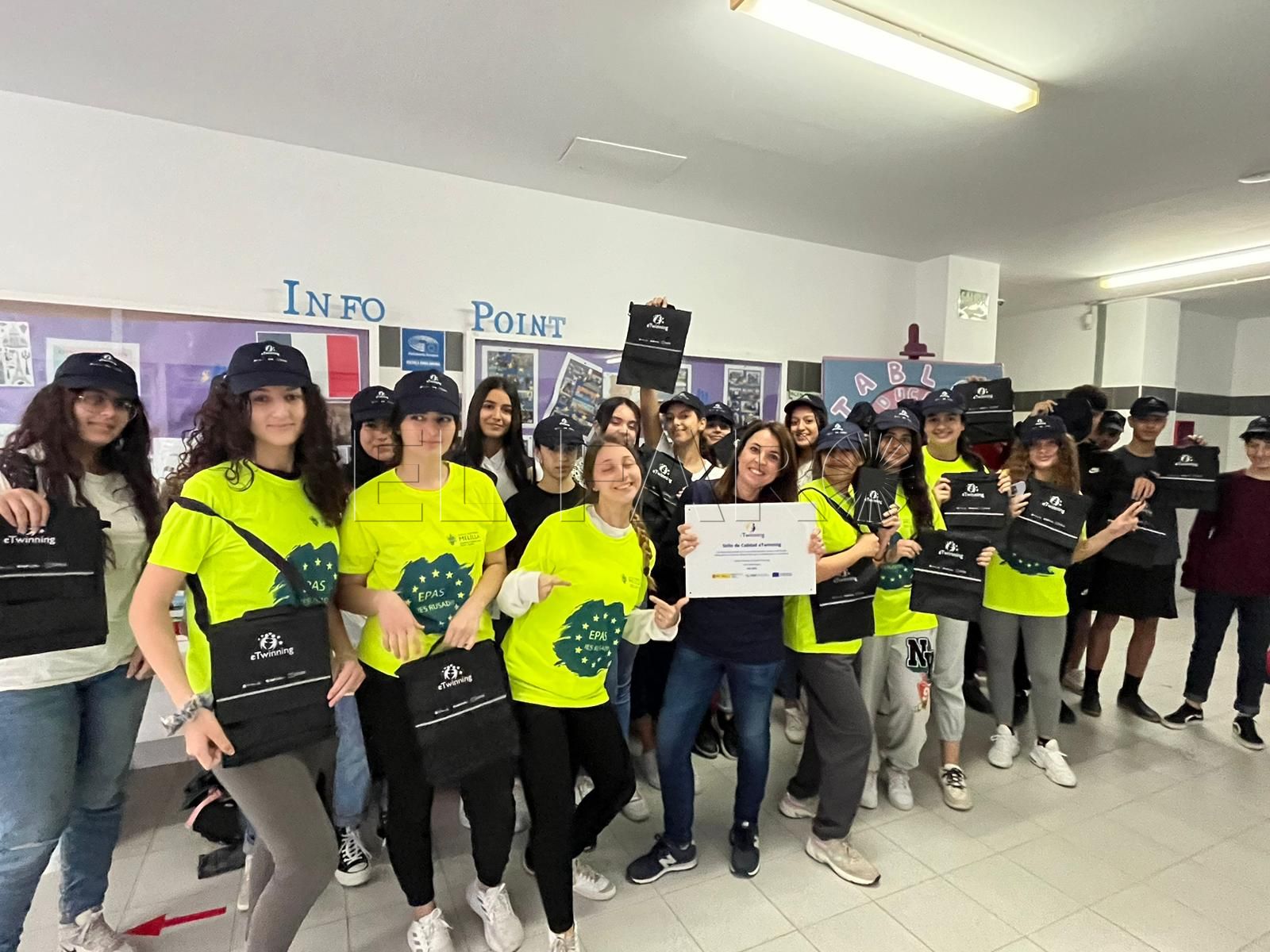 WhatsApp Image 2023 04 24 at 18.48.22 El IES Rusadir recibe su ansiado sello de calidad eTwinning