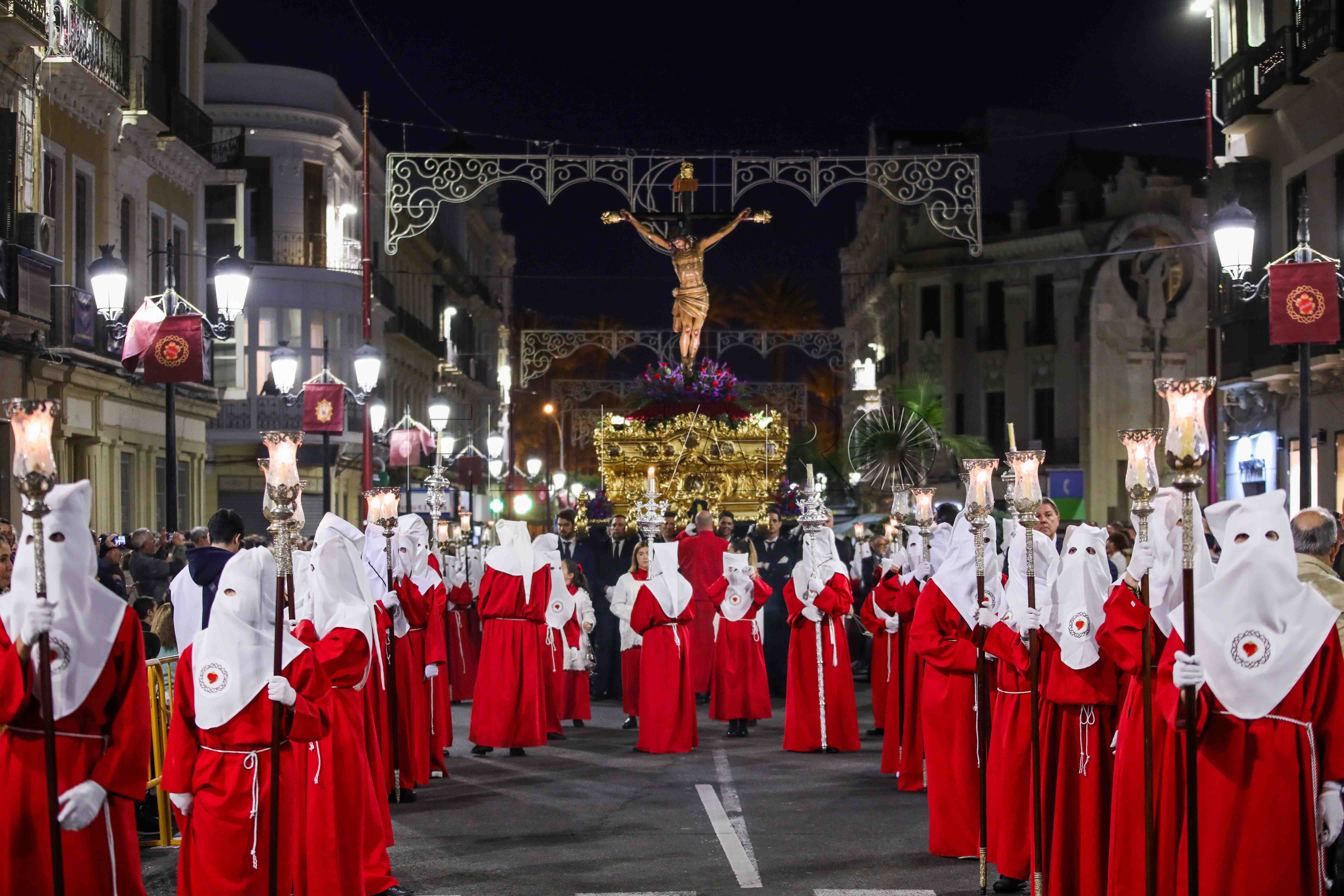 cristo El Cristo de la Paz abre las procesiones en la carrera oficial