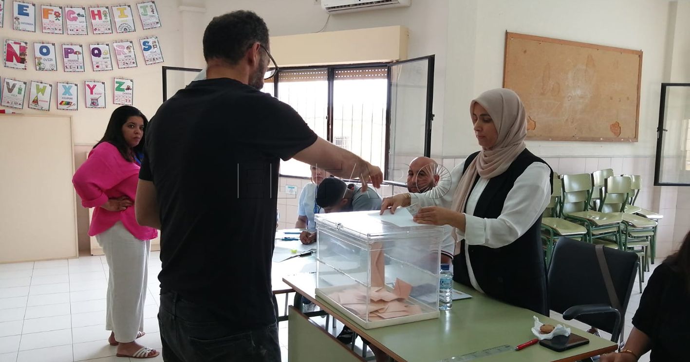 105d4186 e789 4376 aec3 e16894b5c087 recorte La polémica del voto por correo se traslada a las urnas del CEIP León Solá
