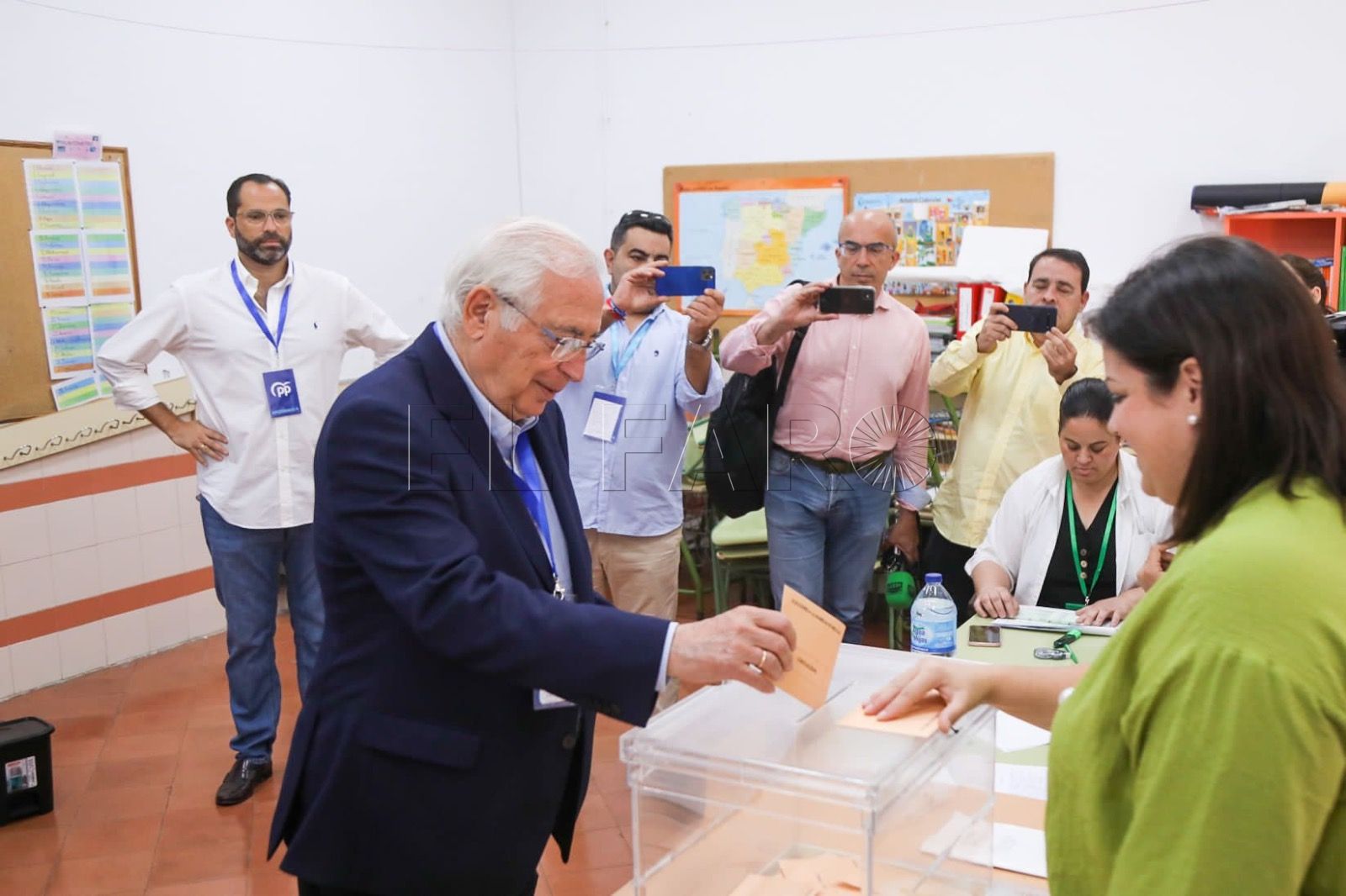 1ff34b15 13c0 477a b158 bf25d96d1a8c Imbroda destaca la tranquilidad de la mañana electoral