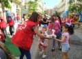 4 Muchos niños acuden a la celebración del Día Mundial de la Cruz Roja y de la Media Luna Roja